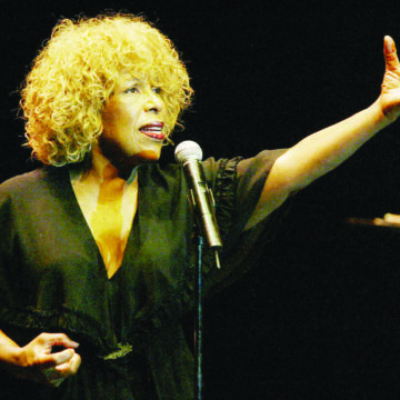 gettyimages-53277338 ‘Killing Me Softly…’ singer Roberta Flack dies