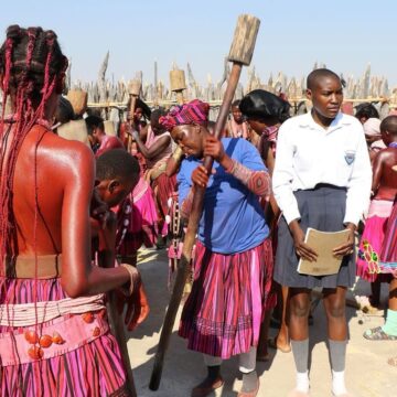 Nujoma okwa li a fimaneka omufyuululwakalo  …Okwa li kaume kOlufuko 