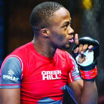 Hinda clinches victory over Mphathiswa