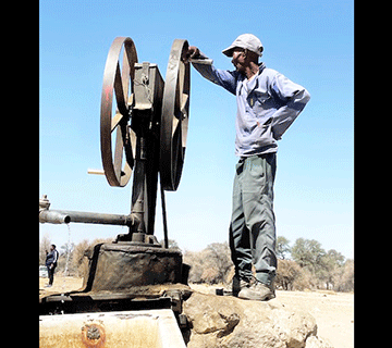 /Khomanin bemoan water woes 