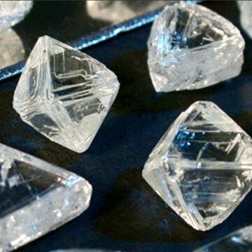 Iikulumuna netiko lyombinzi mehuliloshiwike lyaPaasa  …Aakulupe nayo anuwa ya waimine aalongi yiimbuluma 