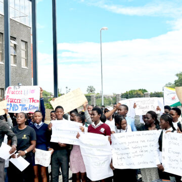 Demostration Omadhipago gokOkahandja: Otwa hala omayamukulo – aanasikola taya ti