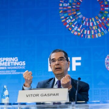 Sub-Saharan Africa’s growth accelerates as global debt rises