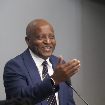 Lead by example, PM tells staff 