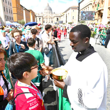 All eyes turn to conclave as Pope’s tomb opens to public