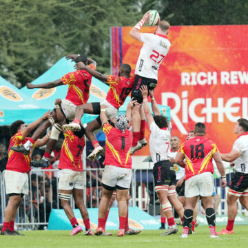 Wanderers thrash Dolphins