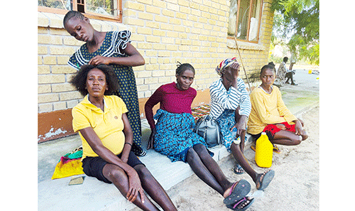 Onghalo yohanana naina mEngela …Ovakainhu opo va pulumuna otava tauluka oyana neehanana pomake, vamwe mewalanda ohava nangala peenailona da yalwa pedu