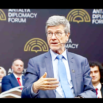 Economics professor slams Trump trade policy