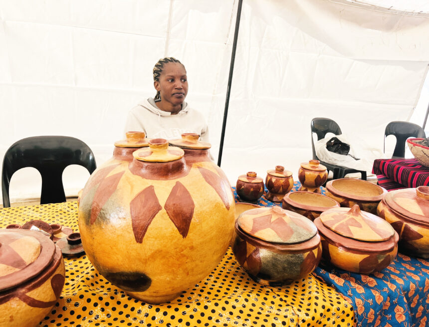 Pots Enyakwa mokuhonga omatiti tali ngeshefa pashinanena