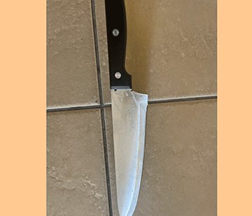 Omukainhu vati a dipaa mumwainamati nombele 