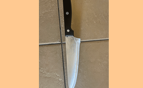 Omukainhu vati a dipaa mumwainamati nombele 