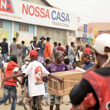 ANGOLA-UNREST Namibia takes cue as Angola burns …four killed, hundreds arrested