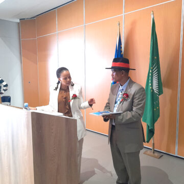 Change of guard in //Kharas … as Frederick hands Gertze baton 