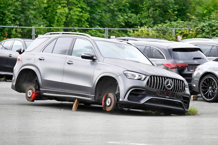 Mercedes Benz welcomes EU-US deal after profits plunge