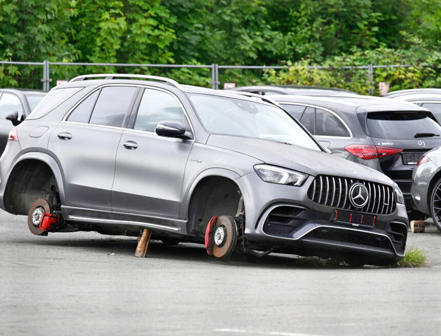 Mercedes Benz welcomes EU-US deal after profits plunge