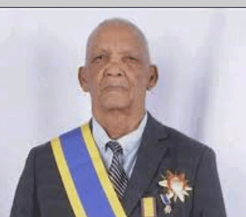President mourns Robben Island hero !Guiteb