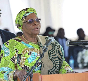 Omupresidente a tula omutwe kepepe molwomaimangeleko 