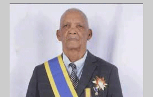 President mourns Robben Island hero !Guiteb