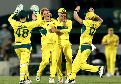Australia-2 Australia crushes South Africa