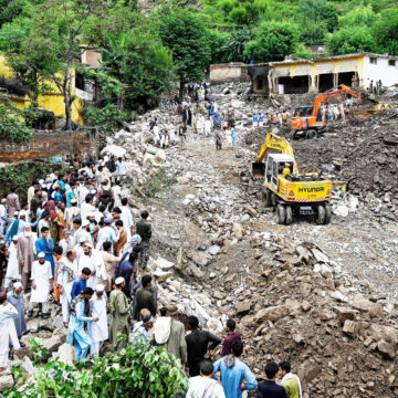 Pakistan floods kill 400