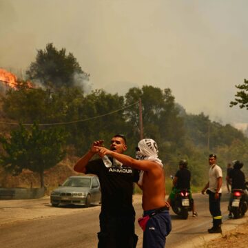 Thousands battle Greece fires as heatwave bakes Europe