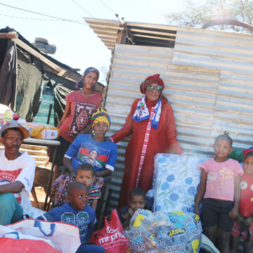 Swapo donate to Dordabis elderly