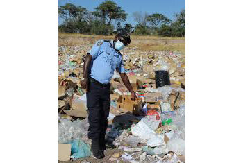 Pohamba a galikana aakiintu ya hulithe po okweekelahi oohanana