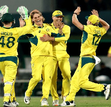 Australia crushes South Africa