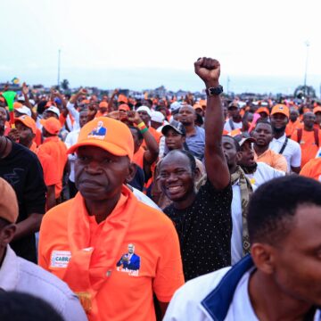 Incumbent absent as Cameroon campaigning picks up 