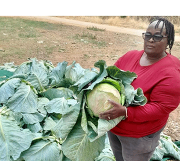 Etunda farmer donates to inmates, school