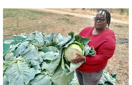 Etunda-Donation Etunda farmer donates to inmates, school
