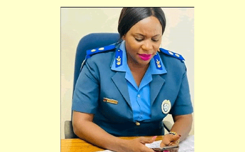 School robbers flee with N$100 000