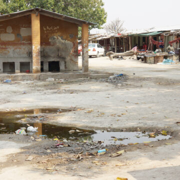 Stench-ridden compound draws flak
