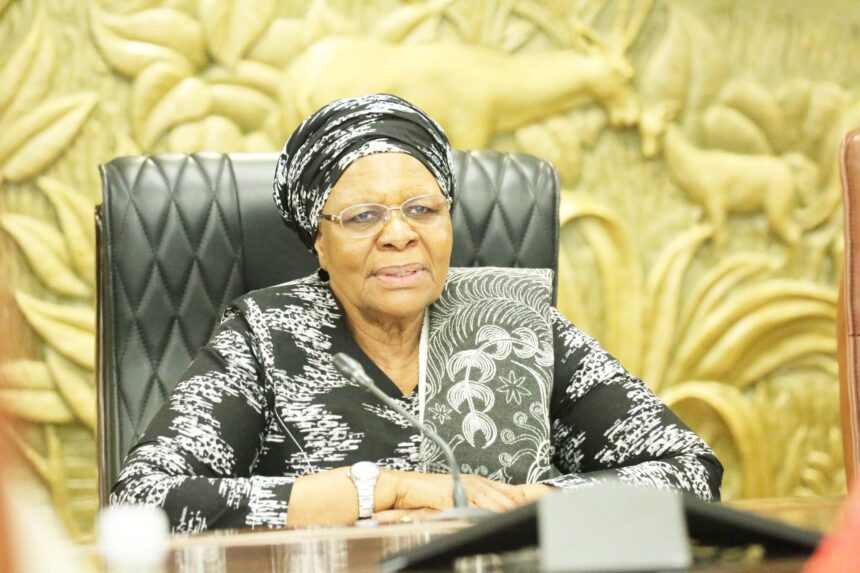 Independence NNN a ka dimbuluka efiku lemanguluko lAngola pamwe naLourenço