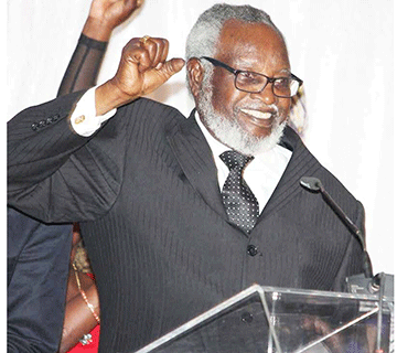 Omukokolipresidente Nujoma a tumbalekwa nepapa koAngola 