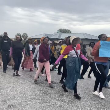 Vendors protest illegal Angolan competitors