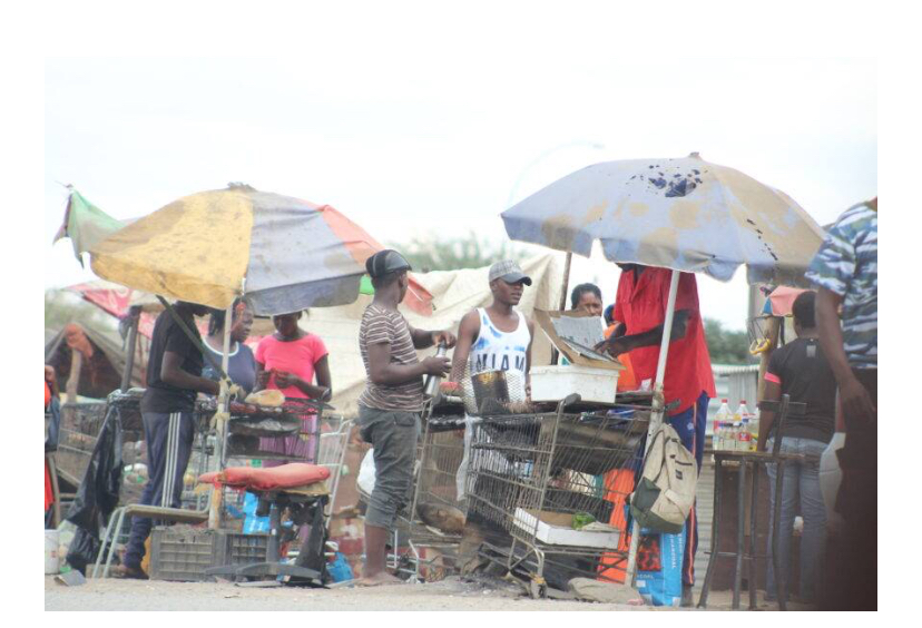 Permits Angolan street vendors to get permits