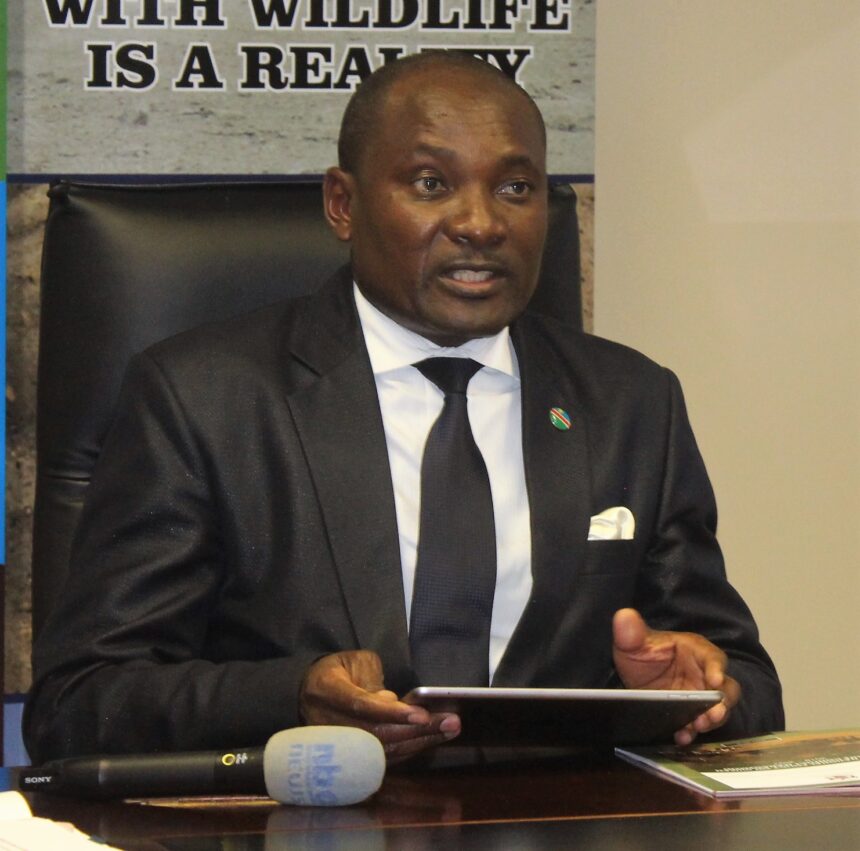 Ovanapolitika vakengeli  …Eumbo leenduda 12, oipambuliko neefaalama oyo imwe yomomaliko ovanapolitika