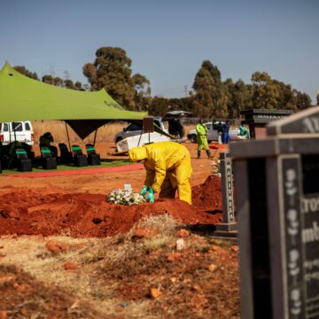 SAFRICA-HEALTH-VIRUS-FUNERAL Concern over SA virus toll