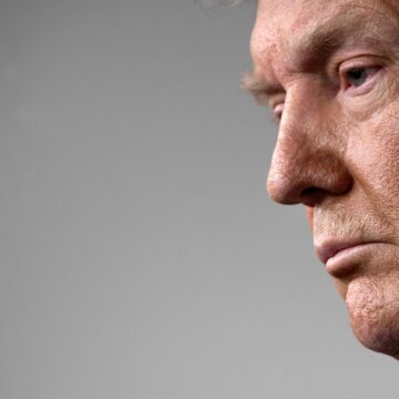 US-HEALTH-VIRUS-BRIEFING Trump, sinking in polls, shifts tone on coronavirus