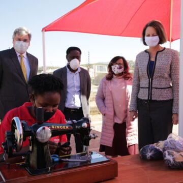 tailoring Ya dhewulilwa okuhondja kehangano lyoProject Hope