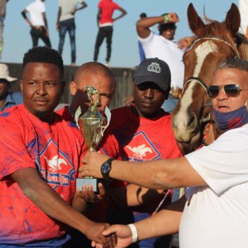Leeuloop jpg Visigoth, Leeuloop shine at August Rush horse race
