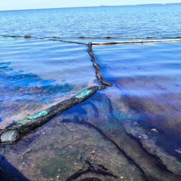 Mauritius dodges second oil spill … as fuel pumped from stricken ship