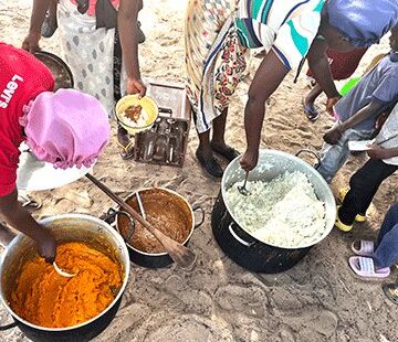 Mother's help ‘Meme woukadona’ ta tekula ounona moKhorixas