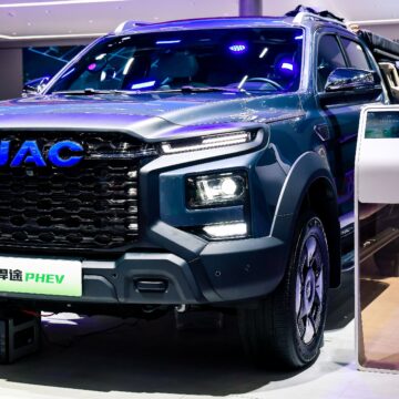 Shine JAC Smart and electric vehicles excel at international show
