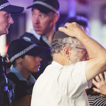 AUSTRALIA-CRIME Shooting at Australia’s Bondi Beach kills nine