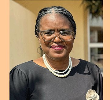 Tourist Ovatalelipo voshilongo va yambapaleka eliko laNamibia