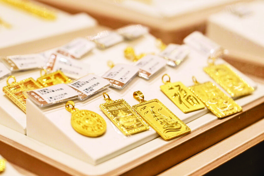 CHINA-ECONOMY-GOLD Gold hits records as US policy rattles investors