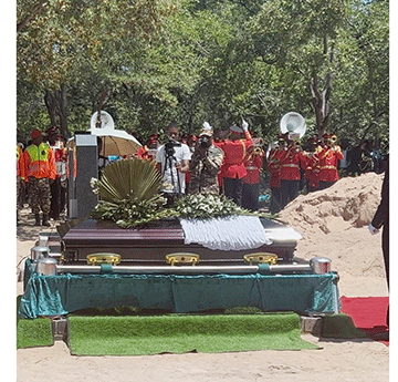 Hishoono osho a mono eumbo laye la xuninwa  …Okwa tumbalekwa molwoupenda waye 