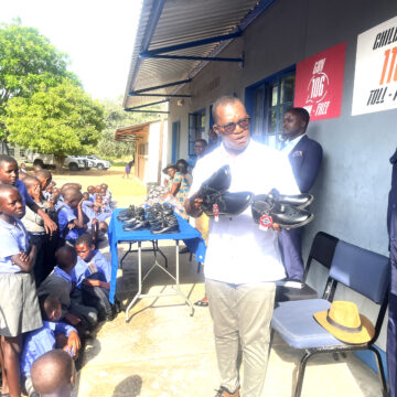 MP Donates E ku pa kashona e ku xunga omwenyo …ovanafikola va pewa eenghaku